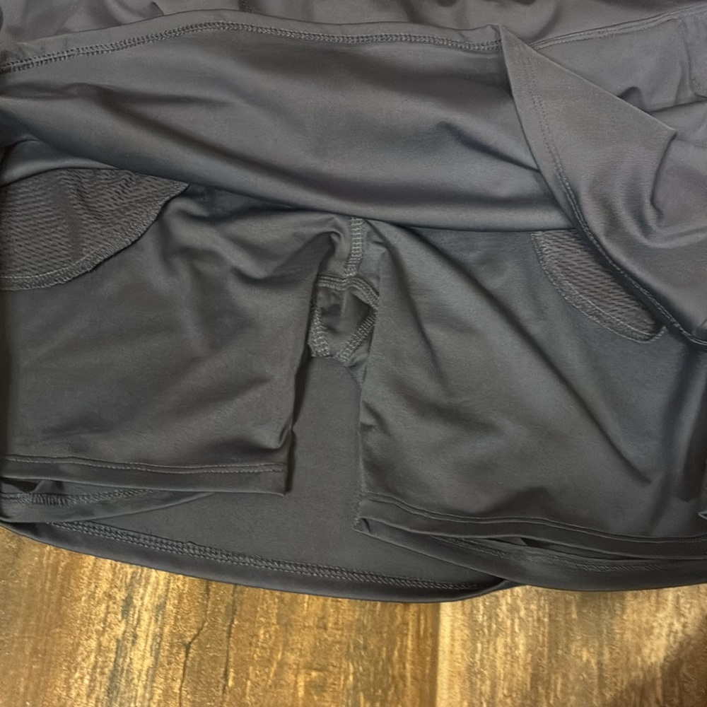 Tommy Bahama golf skort. EUC - Picture 4 of 7